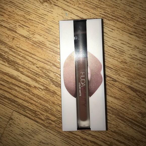 HUDA BEAUTY liquid matte - Picture 1 of 2